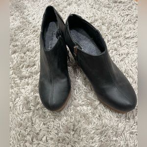 Black Dr. Scholl wedges